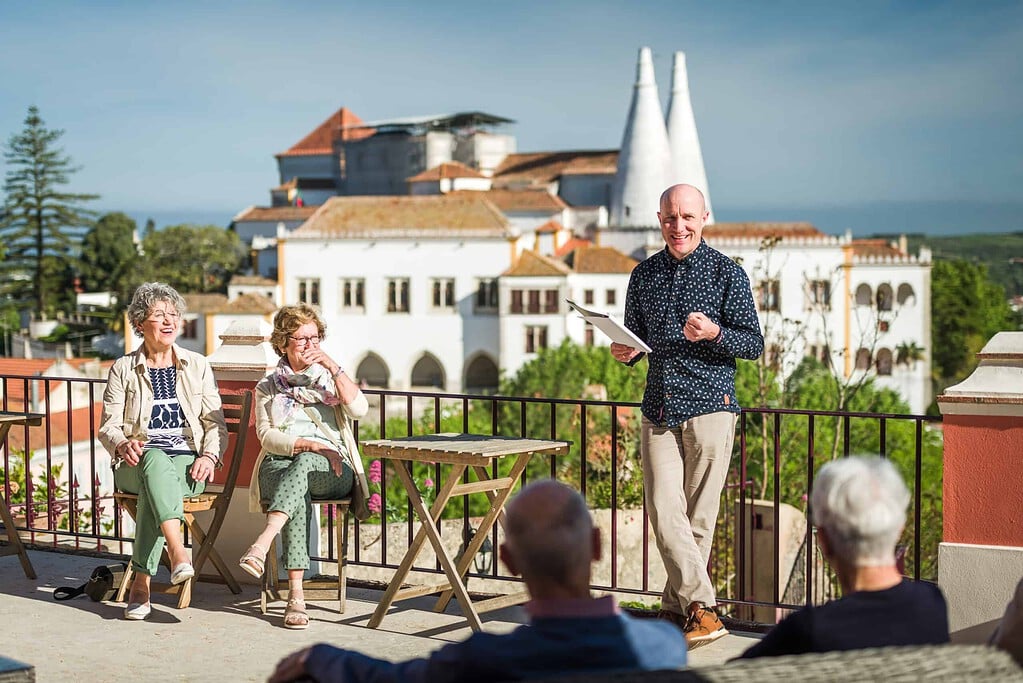 KULTURZELT REISEN 11 Reisegruppe vor dem Palácio Nacional in Sintra – Kulturzelt Reisen Kulturreise 2027
